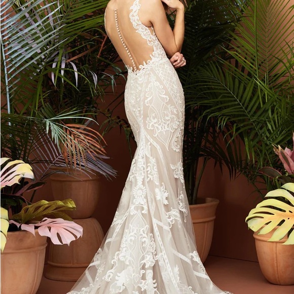 Wedding Dress ‘Viola’ by Designer Watters, Size 0 - Picture 4 of 16